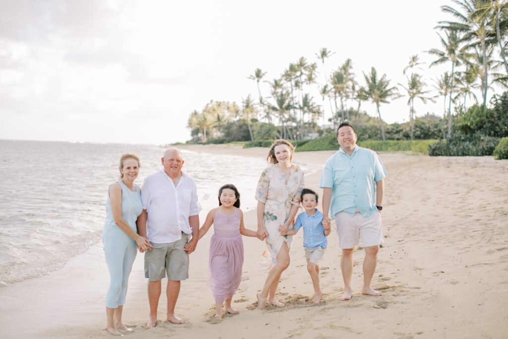 Perfectly coordinated outfits for extended family beach photos in Hawaii