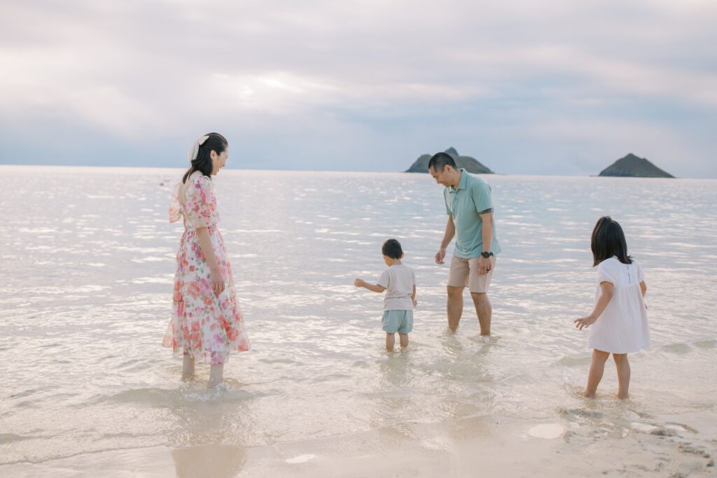 Golden hour family photo session in Hawai'i