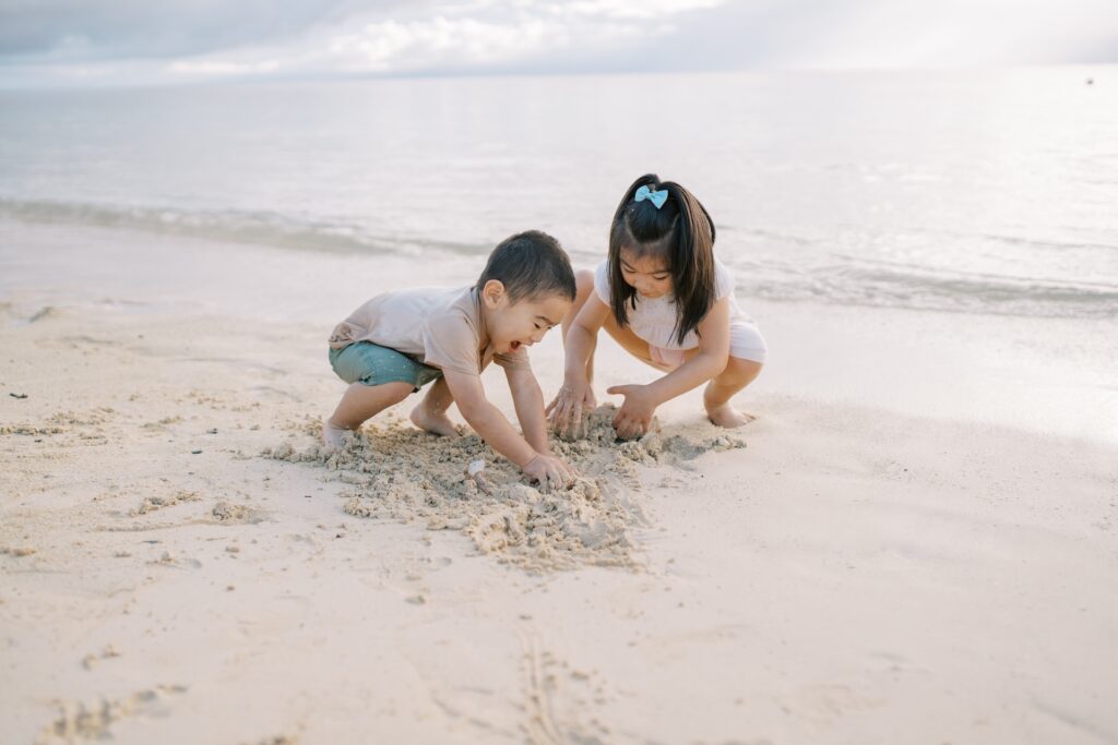 Fun family photo session in Waikiki